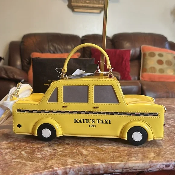 Kate Spade Taxi Cab Handbag w/dust cover - Picture 11 of 16